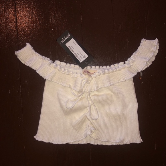 Lace-up Off-the-shoulder white crop top - Picture 3 of 3